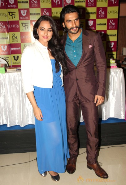 Ranveer & Sonakshi Launch Mills & Boon Novels 