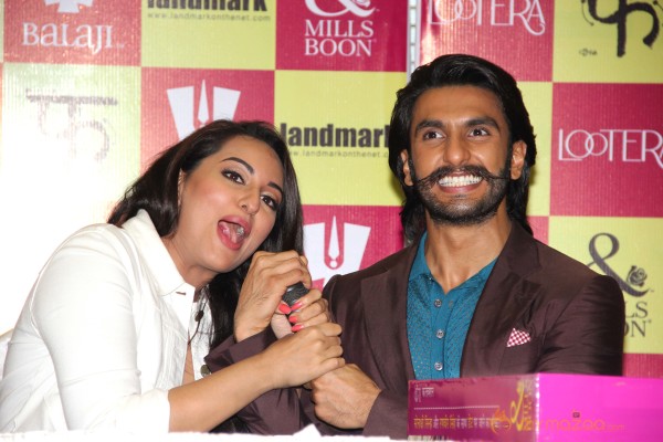 Ranveer & Sonakshi Launch Mills & Boon Novels 