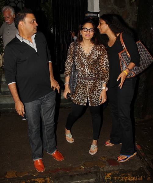 Saif & Kareena Snapped At Dewan's New Restaurant 