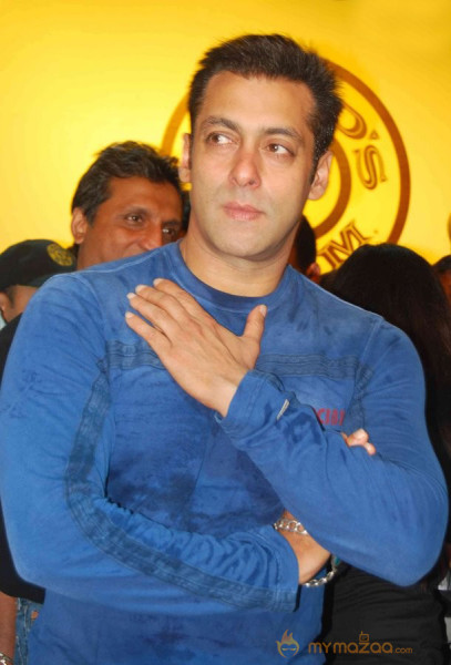 Salman at gold gym - Gallery 