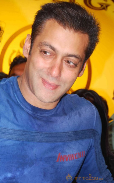 Salman at gold gym - Gallery 