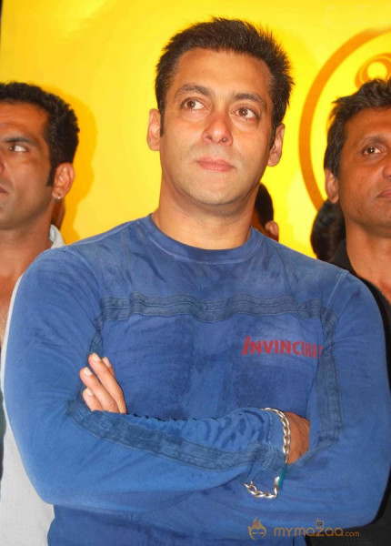 Salman at gold gym - Gallery 