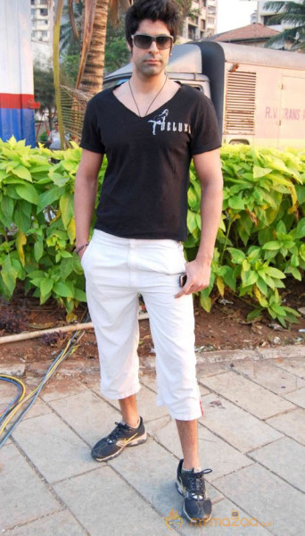 Salman at gold gym - Gallery 