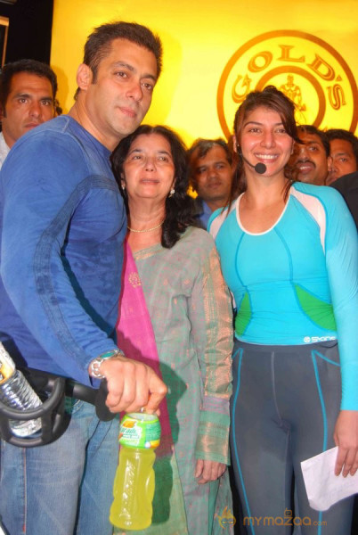 Salman at gold gym - Gallery 
