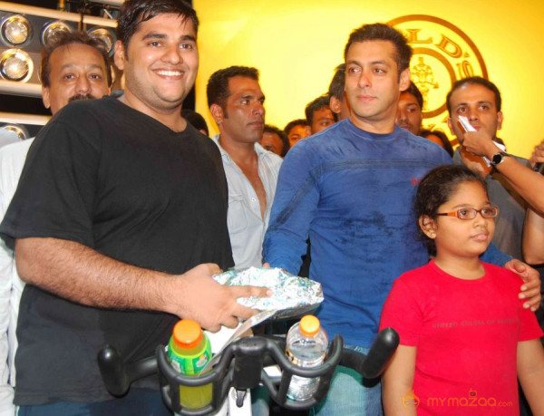 Salman at gold gym - Gallery 