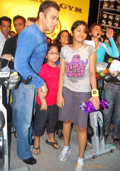 Salman at gold gym - Gallery 