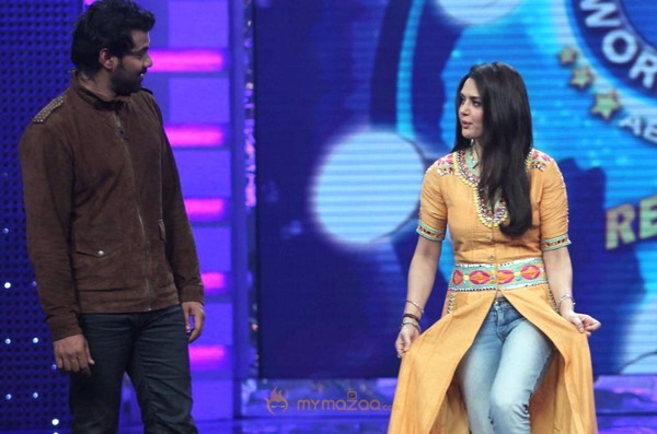 Salman and Preity on the  Guinness World Records