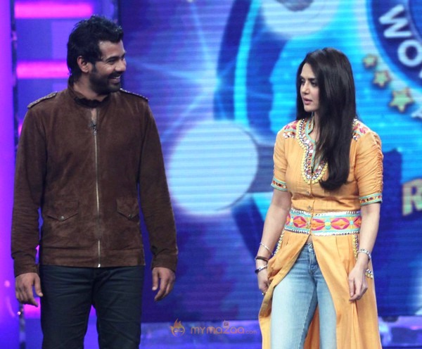 Salman and Preity on the  Guinness World Records