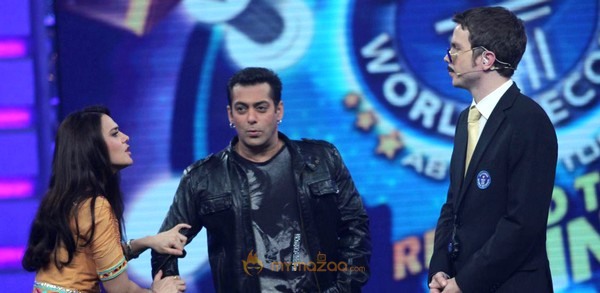 Salman and Preity on the  Guinness World Records