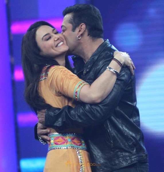 Salman and Preity on the  Guinness World Records