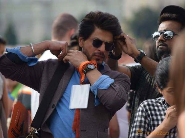 Shah Rukh Khan In Prague Shooting Photos