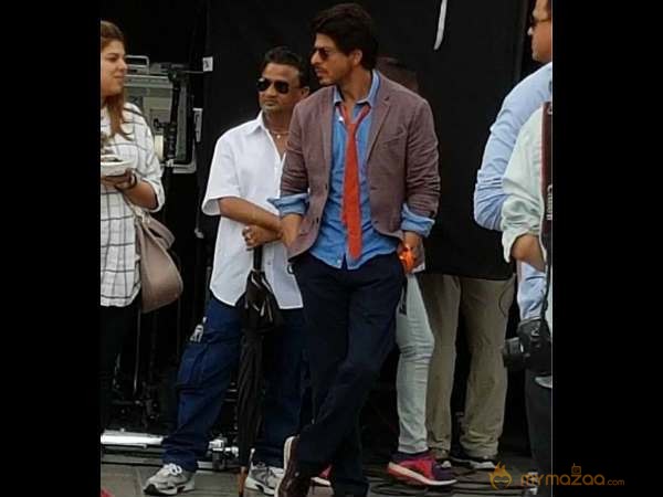 Shah Rukh Khan In Prague Shooting Photos