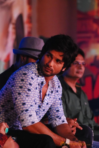 Shahid kapoor And Ileanadcruz At Phata Poster Release