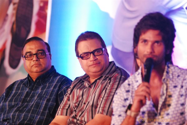 Shahid kapoor And Ileanadcruz At Phata Poster Release
