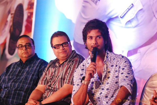 Shahid kapoor And Ileanadcruz At Phata Poster Release