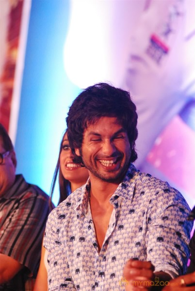 Shahid kapoor And Ileanadcruz At Phata Poster Release