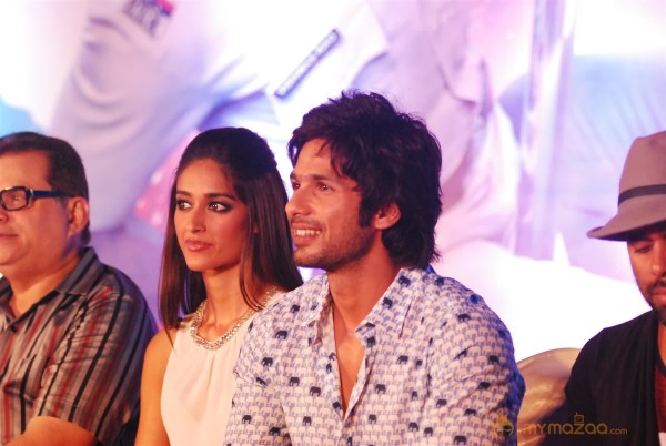 Shahid kapoor And Ileanadcruz At Phata Poster Release