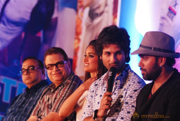 Shahid kapoor And Ileanadcruz At Phata Poster Release