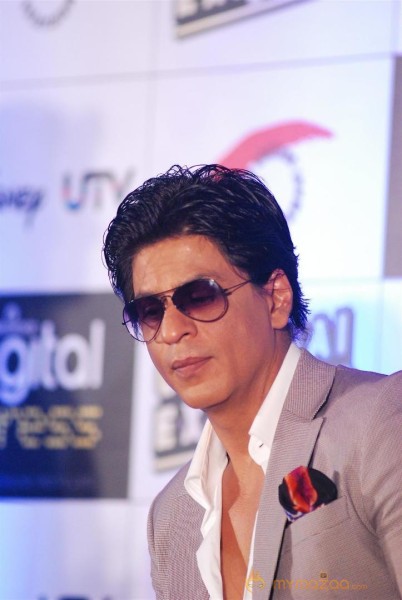 Shahrukh Khan Launches Chennai Express Mobile