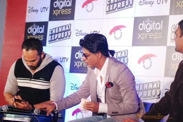 Shahrukh Khan Launches Chennai Express Mobile