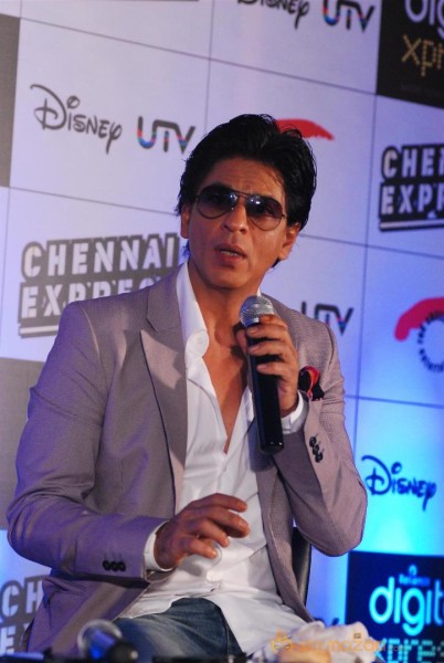 Shahrukh Khan Launches Chennai Express Mobile