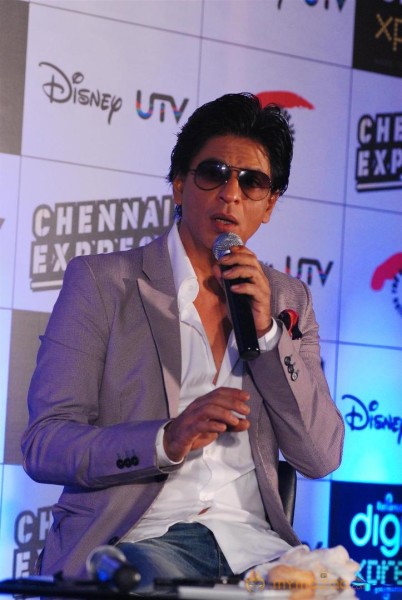 Shahrukh Khan Launches Chennai Express Mobile