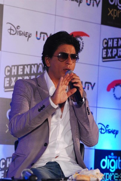 Shahrukh Khan Launches Chennai Express Mobile