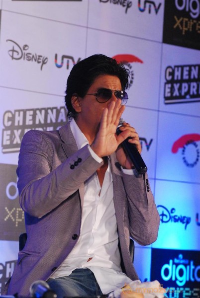 Shahrukh Khan Launches Chennai Express Mobile