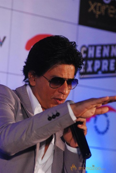 Shahrukh Khan Launches Chennai Express Mobile