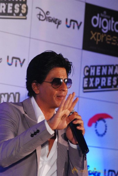 Shahrukh Khan Launches Chennai Express Mobile