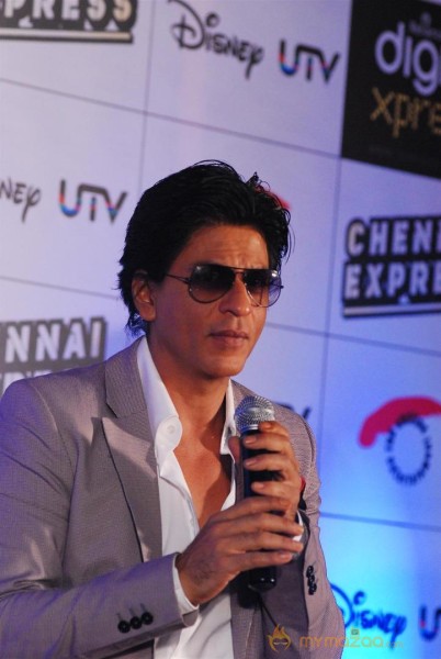 Shahrukh Khan Launches Chennai Express Mobile