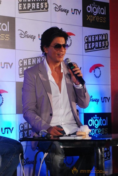 Shahrukh Khan Launches Chennai Express Mobile