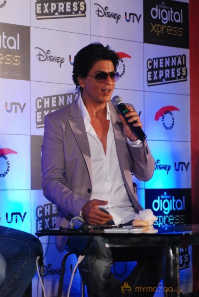 Shahrukh Khan Launches Chennai Express Mobile