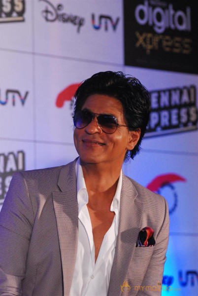 Shahrukh Khan Launches Chennai Express Mobile