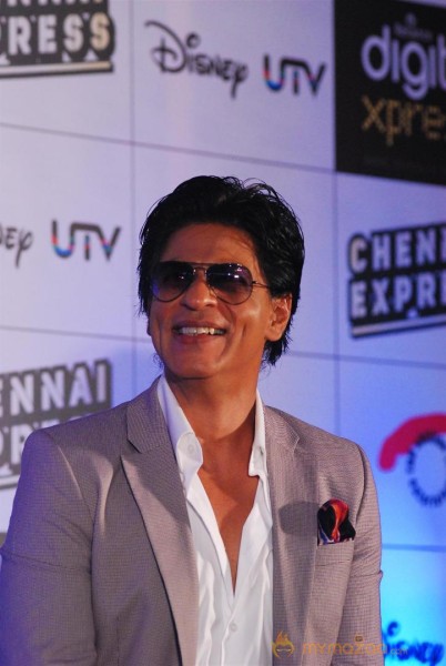 Shahrukh Khan Launches Chennai Express Mobile