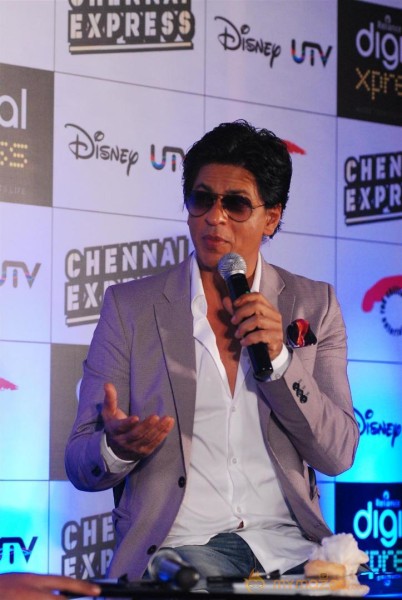 Shahrukh Khan Launches Chennai Express Mobile
