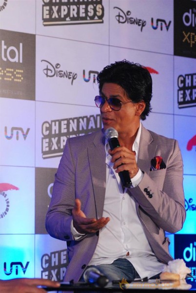 Shahrukh Khan Launches Chennai Express Mobile