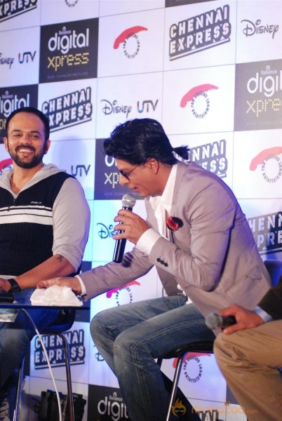 Shahrukh Khan Launches Chennai Express Mobile