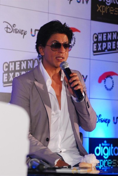 Shahrukh Khan Launches Chennai Express Mobile