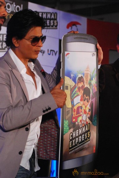 Shahrukh Khan Launches Chennai Express Mobile