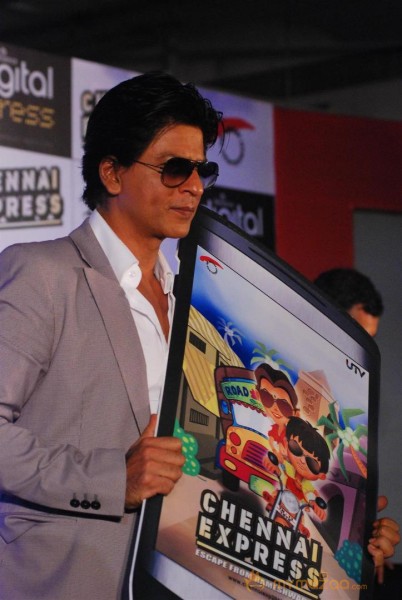 Shahrukh Khan Launches Chennai Express Mobile