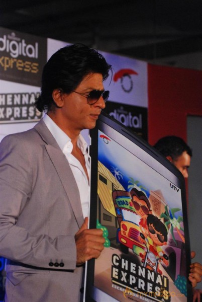 Shahrukh Khan Launches Chennai Express Mobile