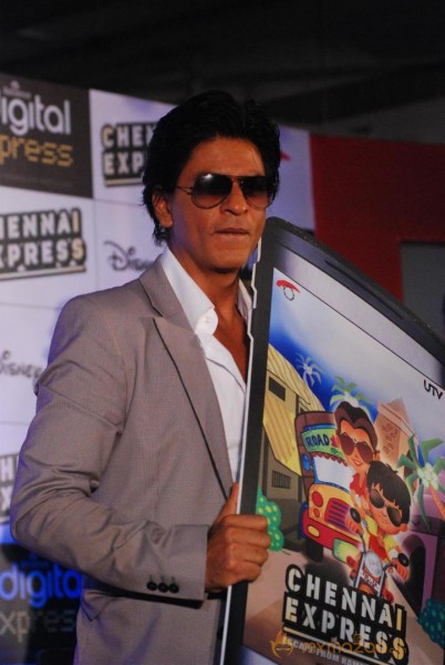 Shahrukh Khan Launches Chennai Express Mobile