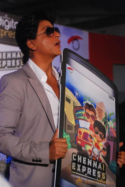 Shahrukh Khan Launches Chennai Express Mobile