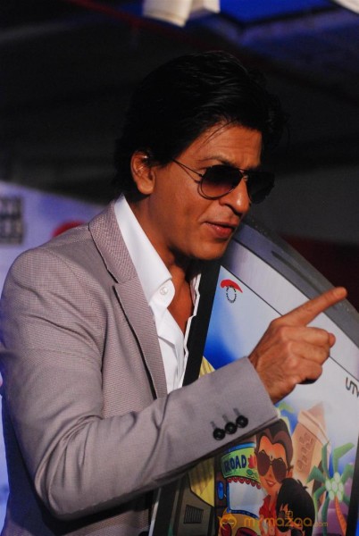 Shahrukh Khan Launches Chennai Express Mobile