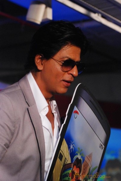 Shahrukh Khan Launches Chennai Express Mobile