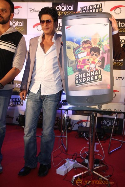 Shahrukh Khan Launches Chennai Express Mobile