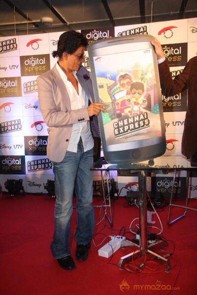 Shahrukh Khan Launches Chennai Express Mobile