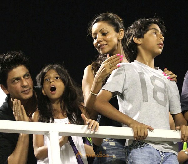 Shahrukh khan and family at IPL