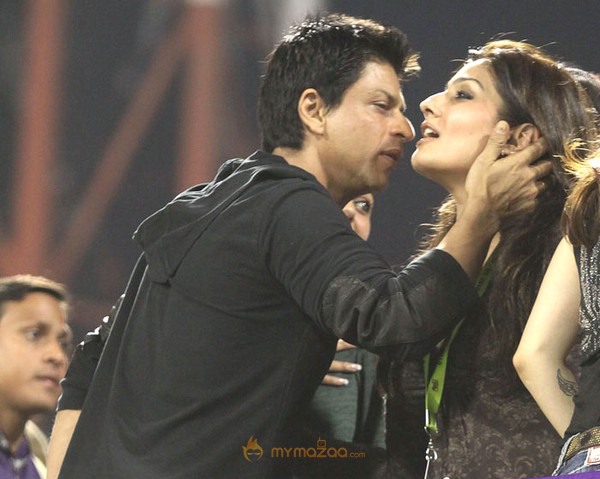 Shahrukh khan and family at IPL